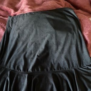 Skirt with zipper and ruffles in the bottom